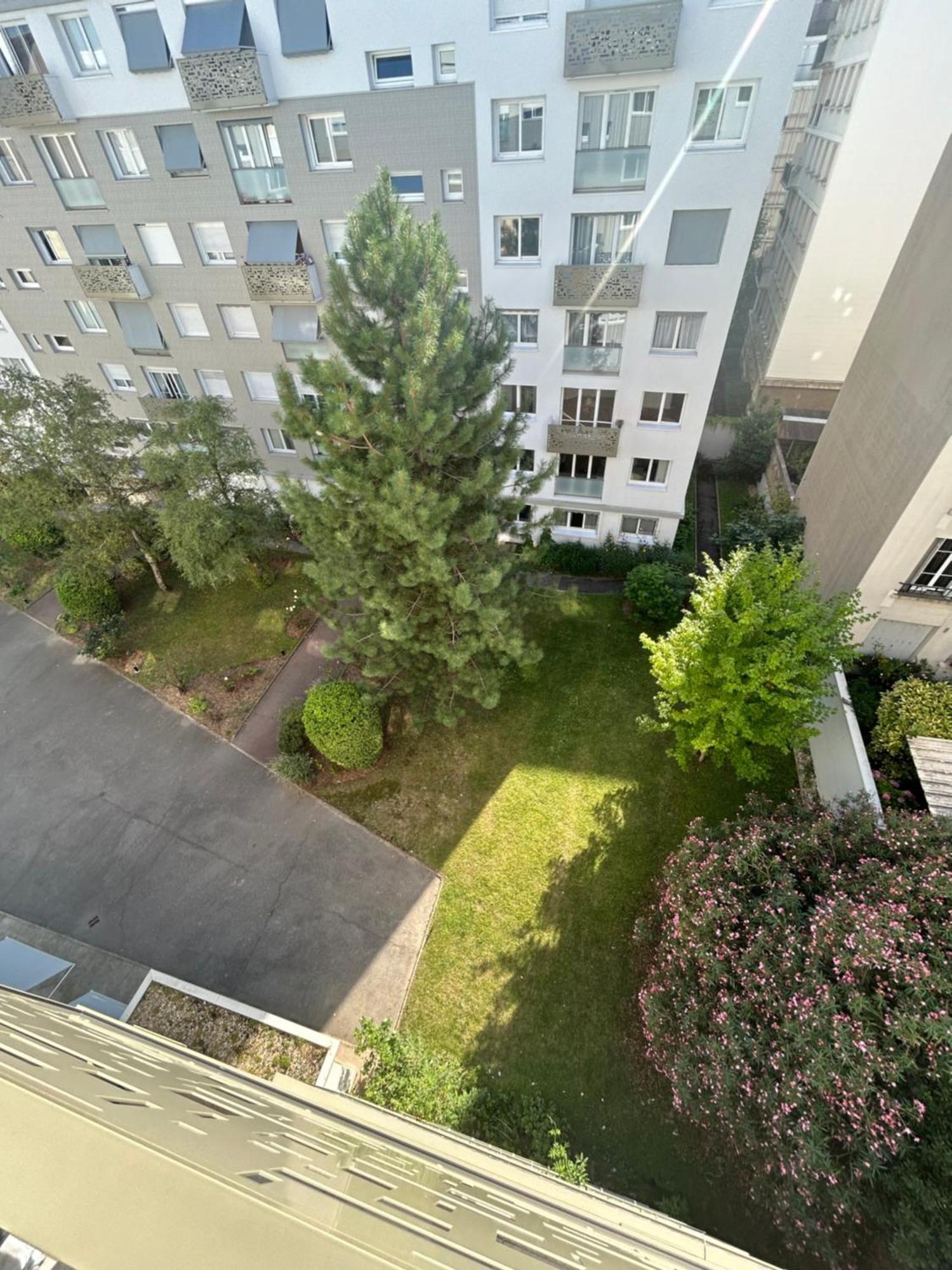 Appartement Meuble Tres Bien Situe Boulogne-Billancourt Exterior photo